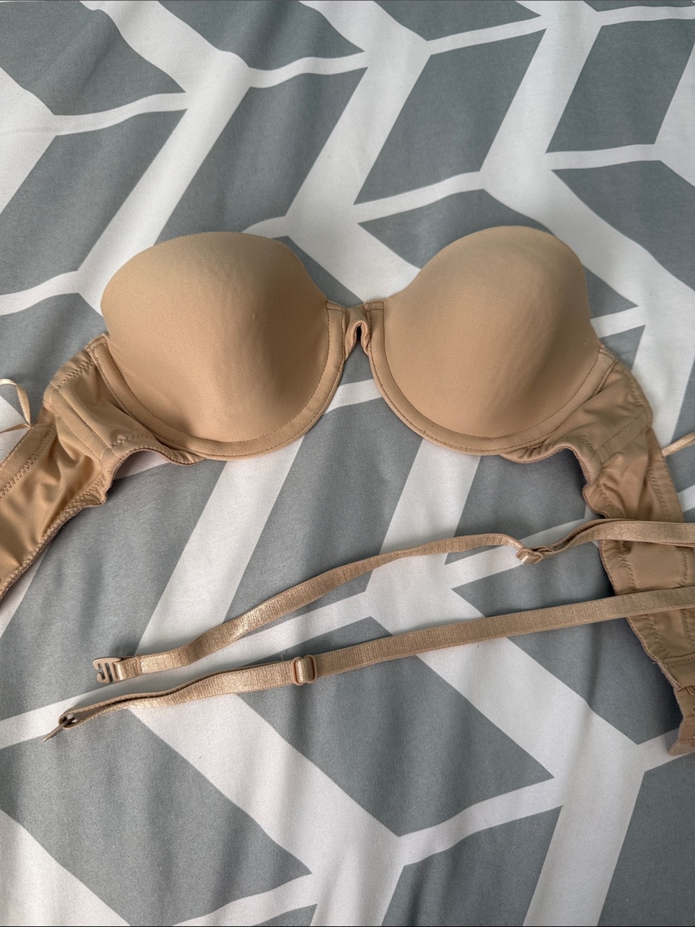 Maidenform 32B Strapless Convertible Nude Bra - Seamless Support